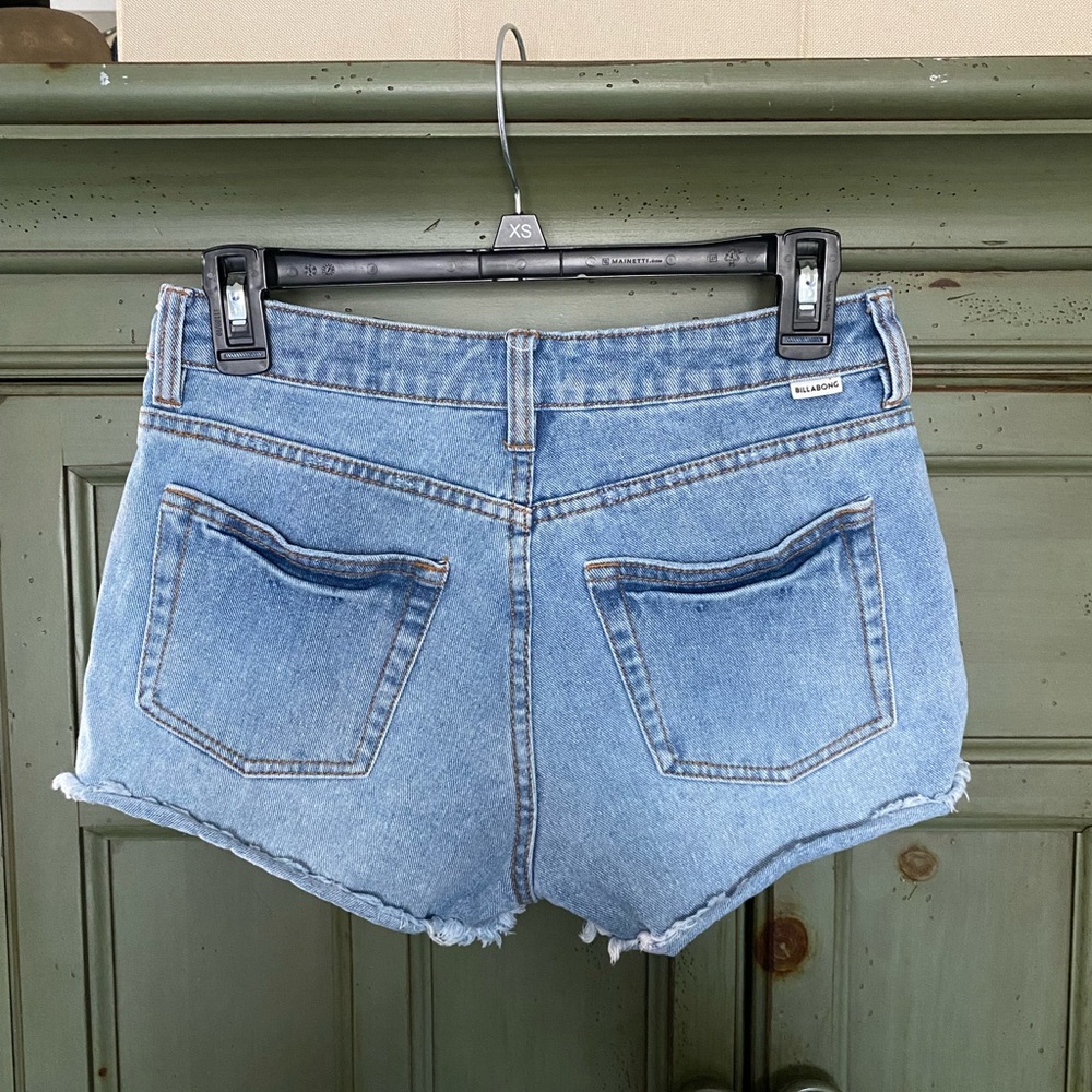 3/$20 Billabong Denim Distressed Women's Shorts - Picture 3 of 5